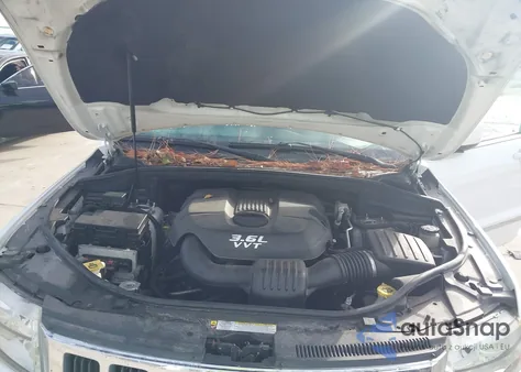 2013 Jeep Grand Cherokee Laredo z USA, uszkodzony, nr VIN 1C4RJEAG0DC632465